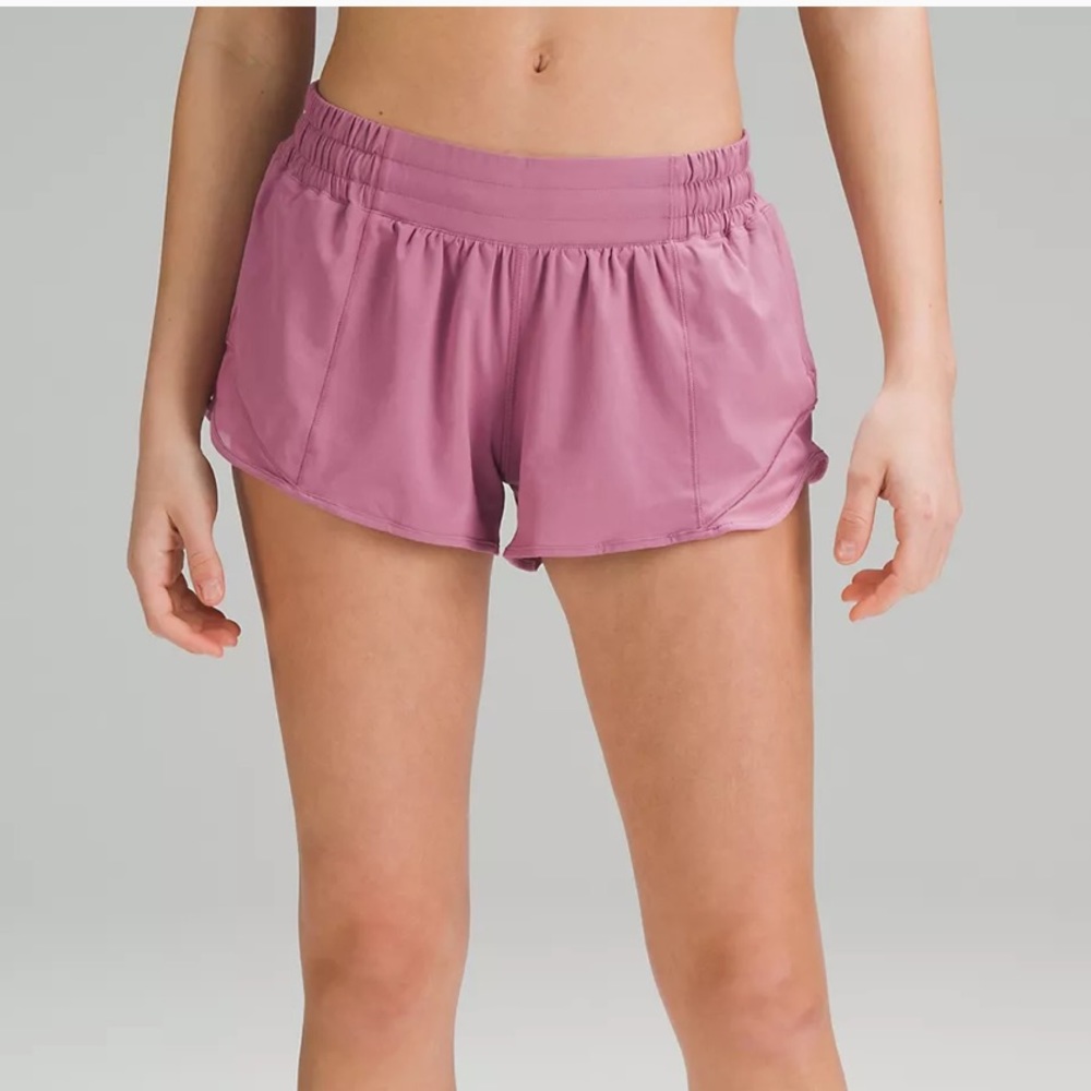 Lululemon hottie hot 2.5” short size 4 regular. Color  velvet dust.